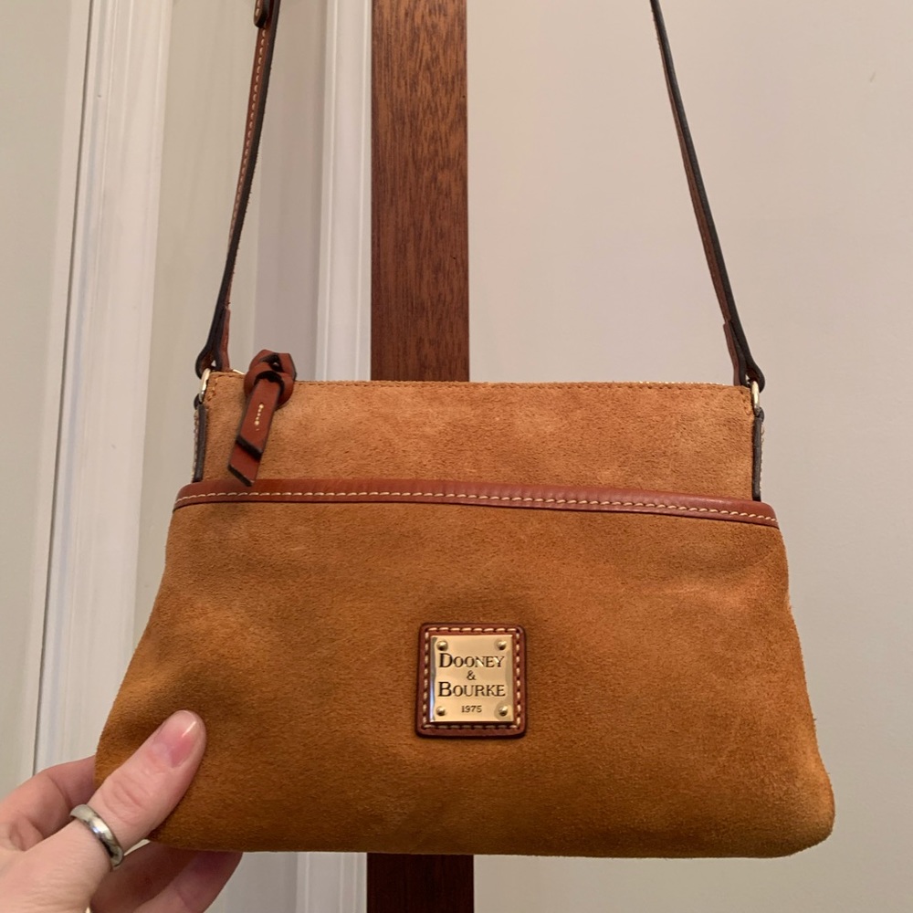 Authentic Dooney & Bourke Ginger crossbody, NWT, protective bag.
